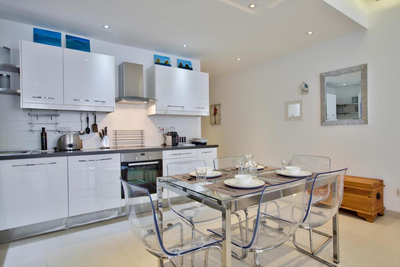 Bright And Central 2 Bedroom Apartment In Сліма Екстер'єр фото