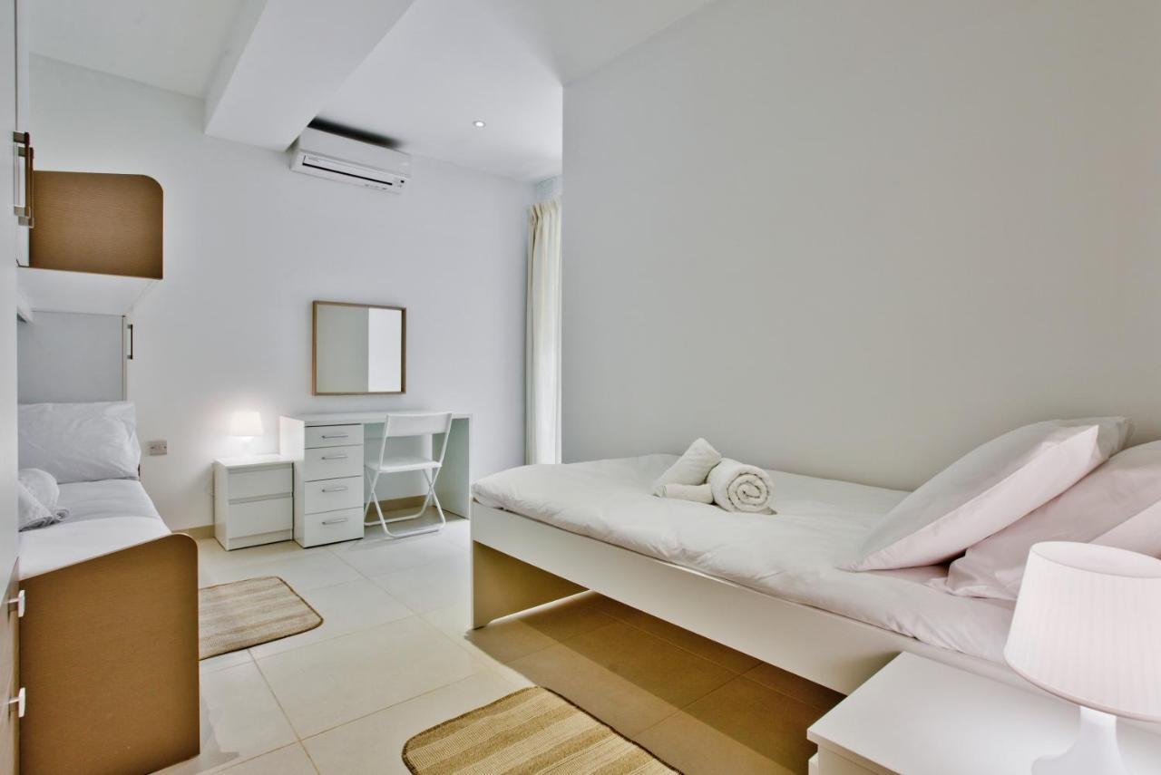 Bright And Central 2 Bedroom Apartment In Сліма Екстер'єр фото