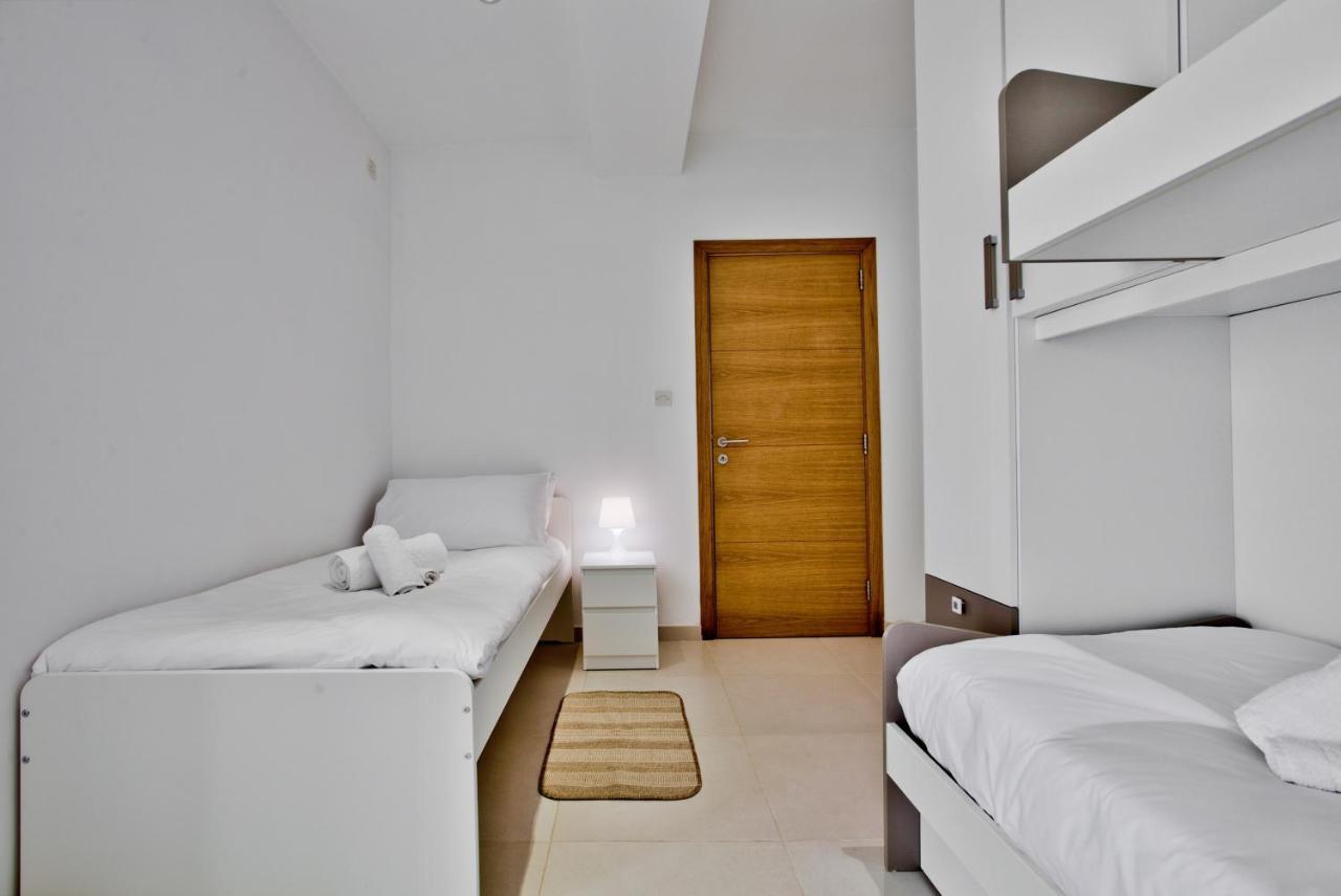 Bright And Central 2 Bedroom Apartment In Сліма Екстер'єр фото